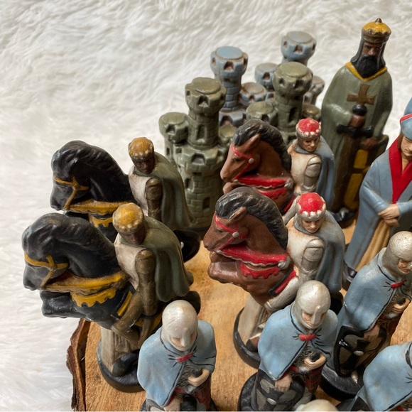 Vintage 1973 Alberta’s Molds Inc 32 Piece Hand Painted Ceramic Chess Set - Picture 7 of 16